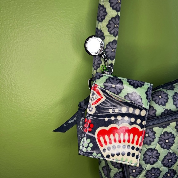 Vera Bradley Nomadic Blossoms bag with matching pull-out magnetic card sleeve - Picture 4 of 6